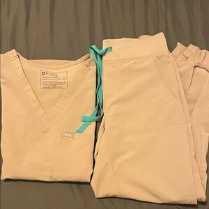 Figs Women's Beige Scrub Pants & Top Set